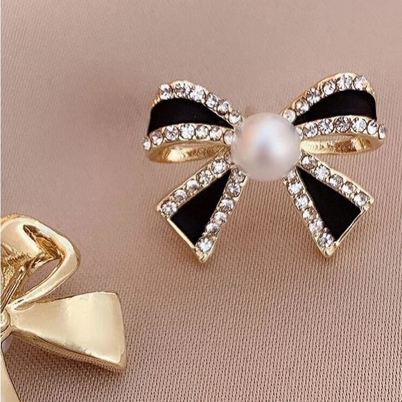 🆕 Gold, Pearl & Crystal Bow Earrings!!!! Brand New!!! - Picture 4 of 4